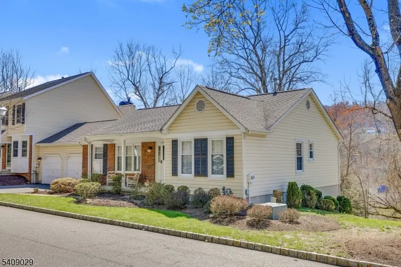 1 Partridge Ct, Allamuchy Twp., NJ 07840