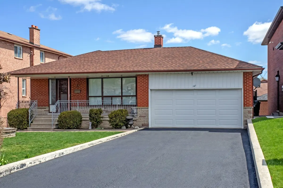 167 Cornelius Pkwy, Toronto W04, ON M6L 2K8