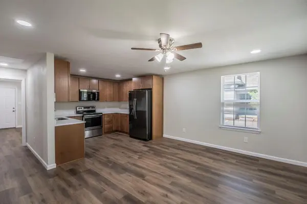 4901 Curzon Avenue #105, Fort Worth, TX 76107