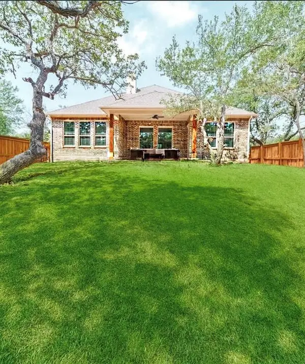 510 Palmetto Court, Runaway Bay, TX 76426