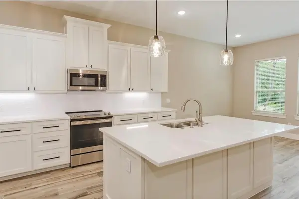 510 Palmetto Court, Runaway Bay, TX 76426