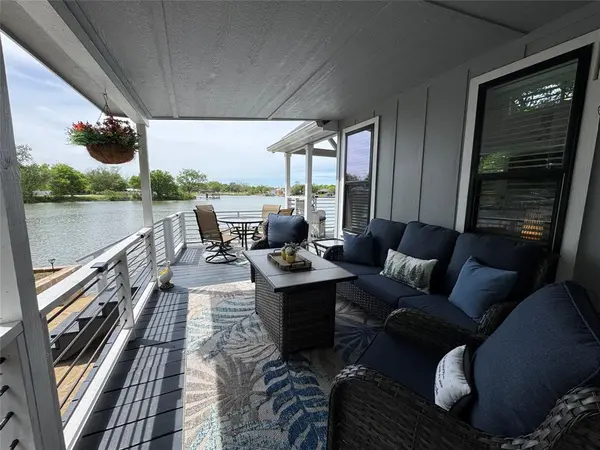 817 Brazos Harbor Circle, Granbury, TX 76048