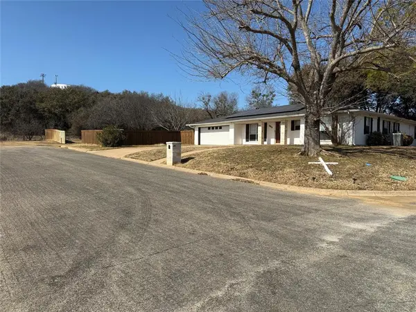2817 11th Street, Mineral Wells, TX 76067