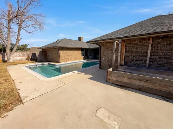 401 Kenshire Drive, Benbrook, TX 76126