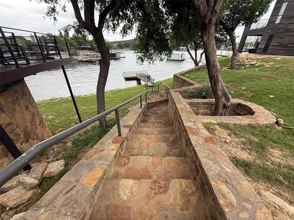 11 Breakwater Bend, Graford, TX 76449