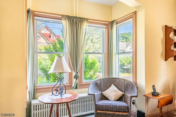 63 Main St, Bloomsbury Boro, NJ 08804