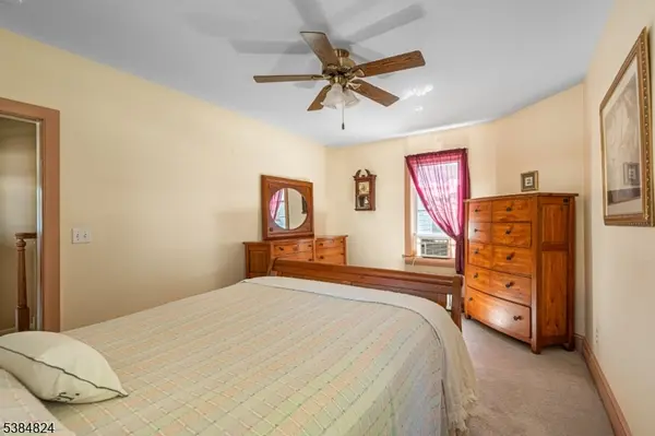 63 Main St, Bloomsbury Boro, NJ 08804