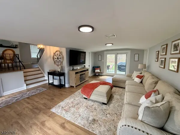 41 Dell Rd, Stanhope Boro, NJ 07874