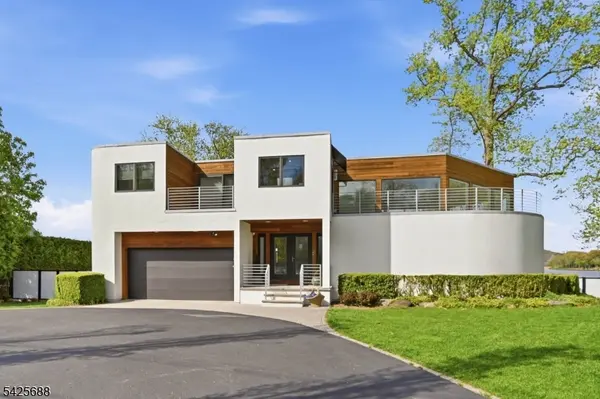 28 Glen Ct, Pompton Lakes Boro, NJ 07442