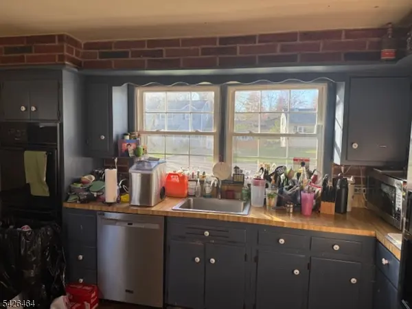 25 Whitman Dr, New Providence Boro, NJ 07974