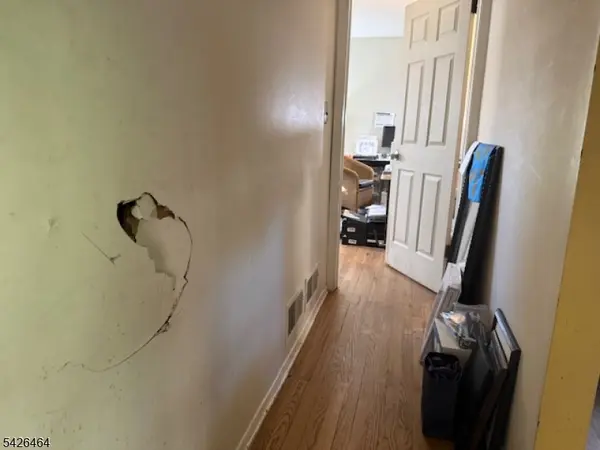 25 Whitman Dr, New Providence Boro, NJ 07974