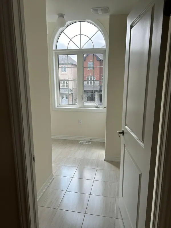 2547 Hibiscus DR, Pickering, ON L1X 0M6