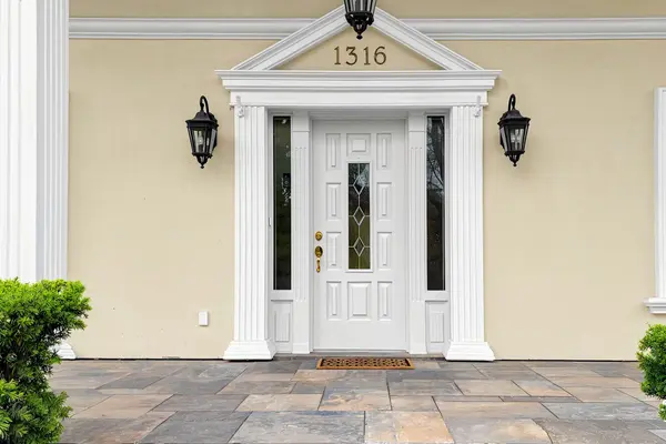 1316 Cambridge DR, Oakville, ON L6J 1S3