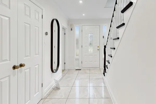 1316 Cambridge DR, Oakville, ON L6J 1S3