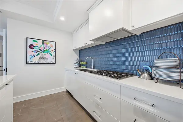 2060 Lakeshore RD #1501, Burlington, ON L7R 5A1