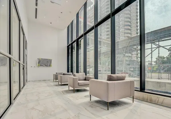 3883 Quartz RD #3303, Mississauga, ON L5B 0M4