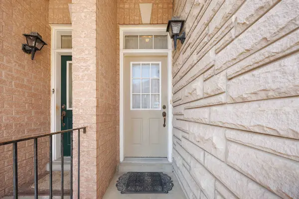 48 Pioneer AVE, Toronto W04, ON M6M 5H5