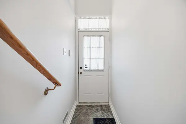 48 Pioneer AVE, Toronto W04, ON M6M 5H5