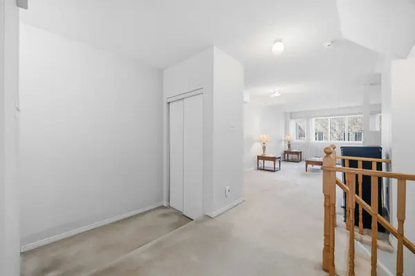 48 Pioneer AVE, Toronto W04, ON M6M 5H5