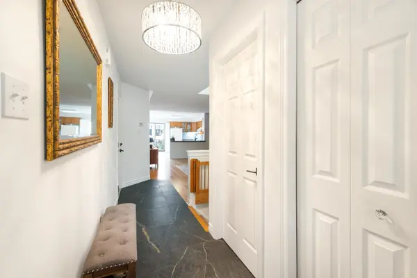 165 Main ST E #14, Grimsby, ON L3M 1P2