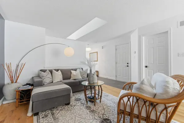 165 Main ST E #14, Grimsby, ON L3M 1P2