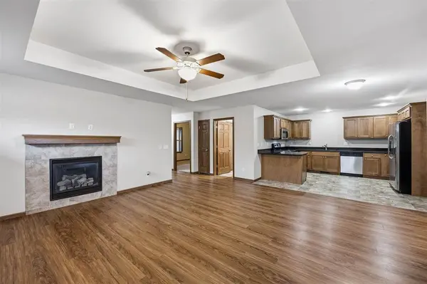 562 Meadow Oak Cir, Fairfax, IA 52228