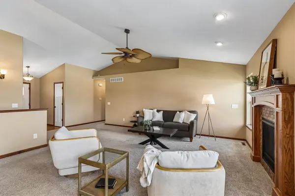 412 ROLLING HILLS DR, Tiffin, IA 52340