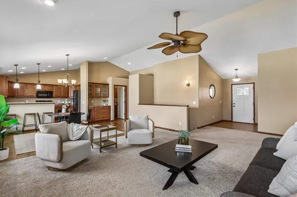 412 ROLLING HILLS DR, Tiffin, IA 52340