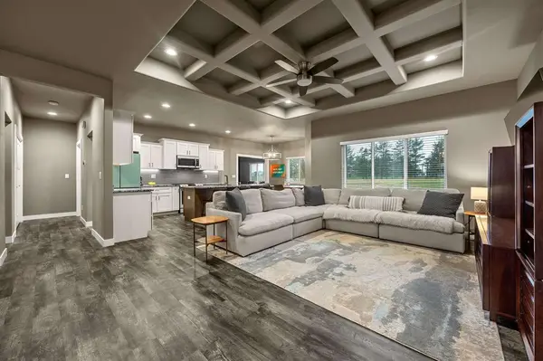 1915 Timber Wolf Dr, North Liberty, IA 52317