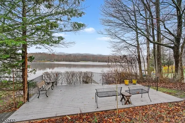 40 E Shore Dr, Hampton Twp., NJ 07860