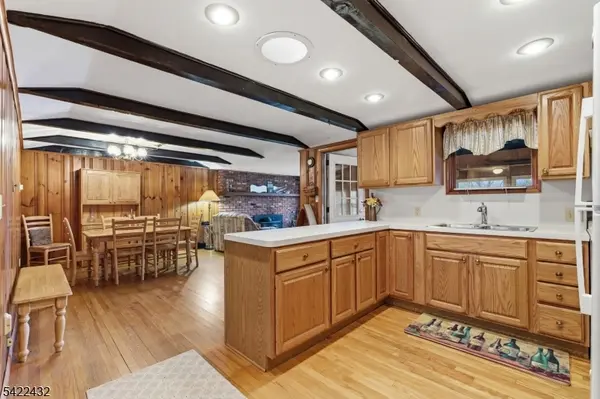 40 E Shore Dr, Hampton Twp., NJ 07860