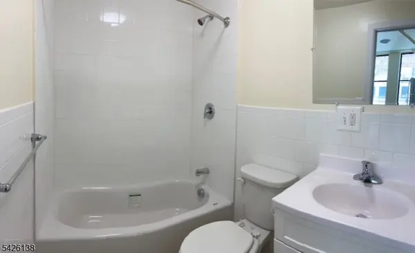 192 Market St #7A, Newark City, NJ 07102