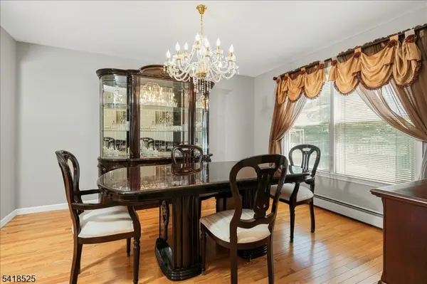 3 Magnolia Ct, Roxbury Twp., NJ 07876