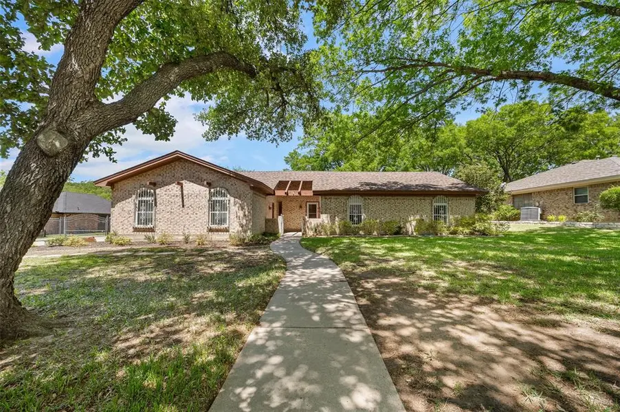 104 W Oak Valley Drive, Colleyville, TX 76034
