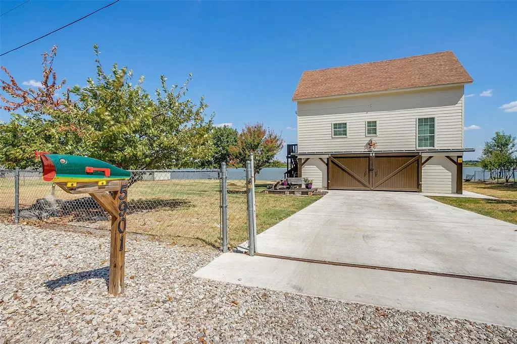 5901 Parkside Court, Granbury, TX 76048