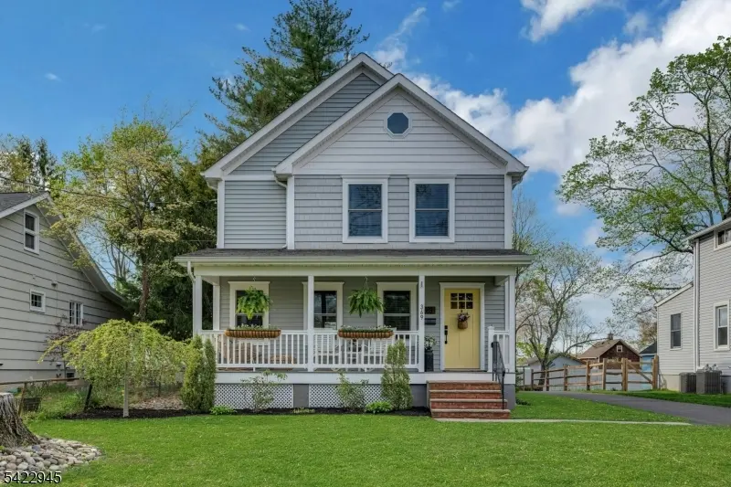 369 Chestnut St, Long Hill Twp., NJ 07980