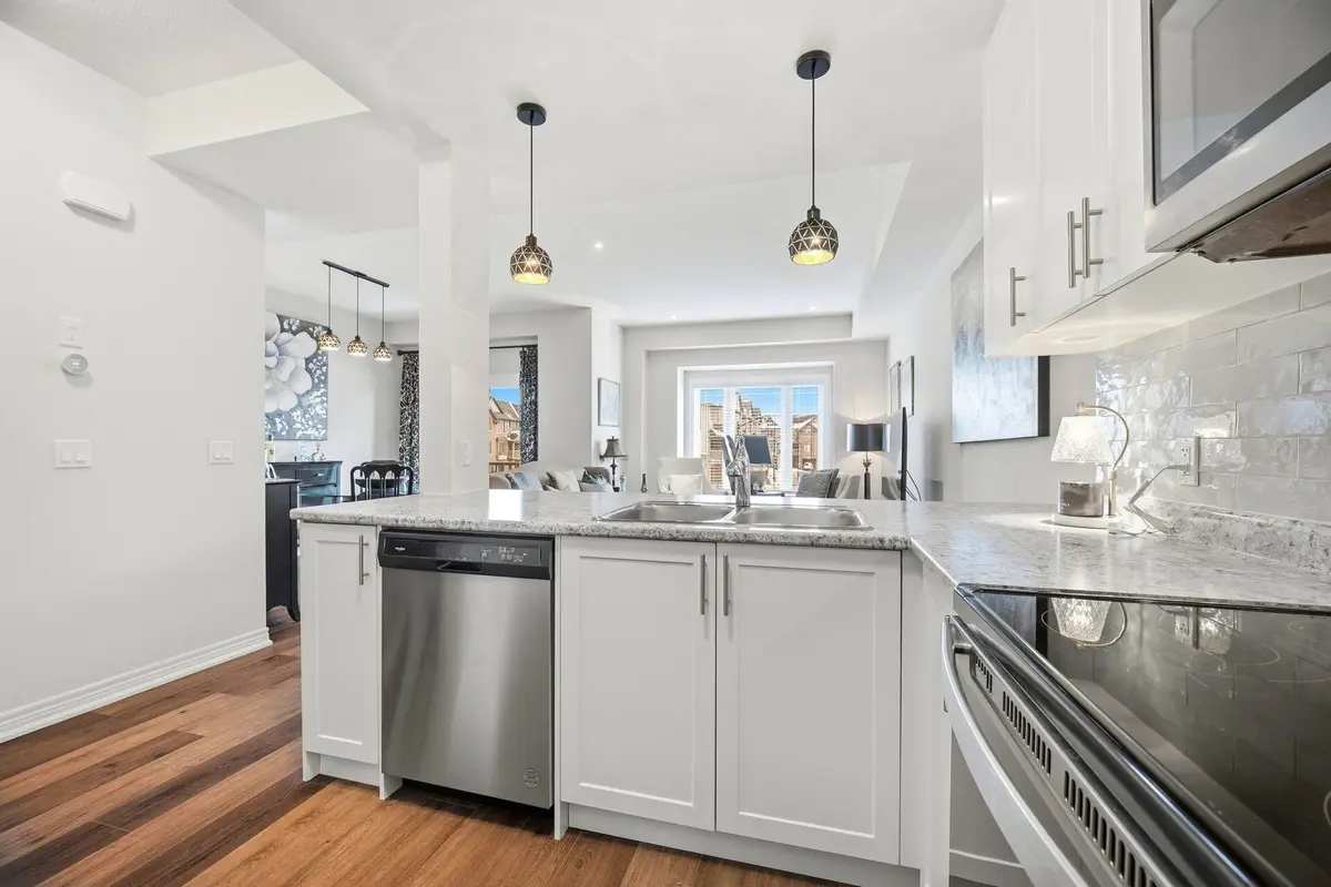 19 Picardy DR #61, Hamilton, ON L8J 2T7