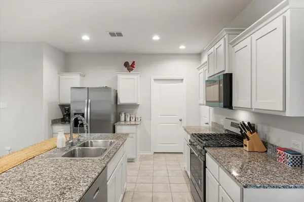 105 Greengate Drive, Boyd, TX 76023