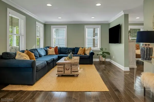 369 Chestnut St, Long Hill Twp., NJ 07980