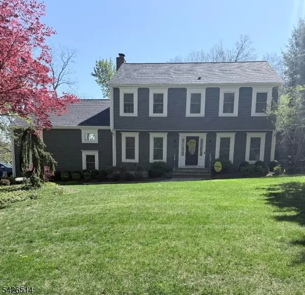 52 Stonefence Rd, Oakland Boro, NJ 07436