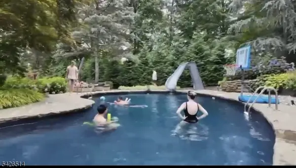 52 Stonefence Rd, Oakland Boro, NJ 07436