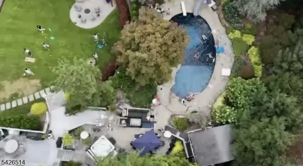 52 Stonefence Rd, Oakland Boro, NJ 07436