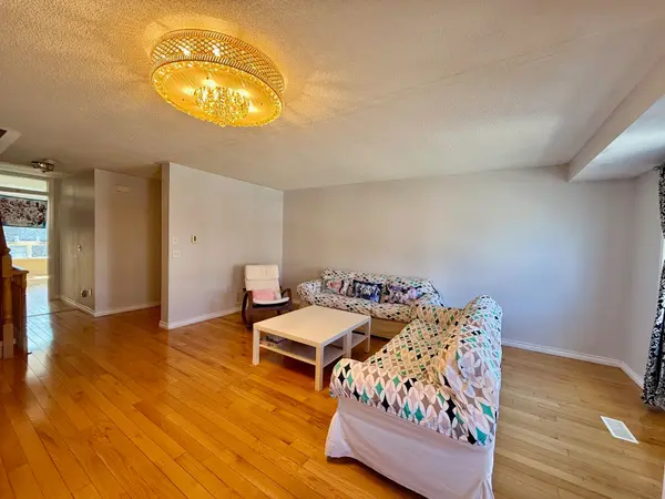 121 Mike Myers DR, Toronto E04, ON M1P 5G4