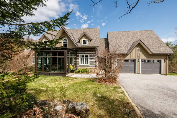 4 Purple Hill LN, Clearview, ON L0M 1G0