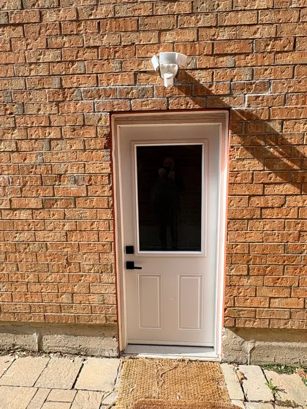 851 Clemens CRES #BSMT, Mississauga, ON L5V 2S8