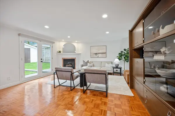 1248 Landfair CRES, Oakville, ON L6H 2N3