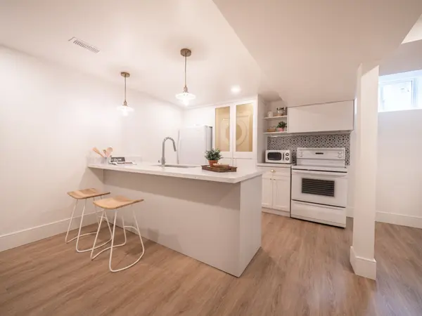 4591 Credit Pointe DR #Bsmt, Mississauga, ON L5M 3L6