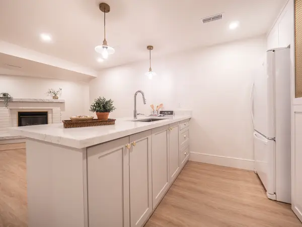 4591 Credit Pointe DR #Bsmt, Mississauga, ON L5M 3L6