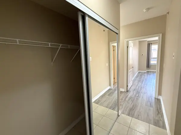 830 Scollard CT #305, Mississauga, ON L5V 0A2