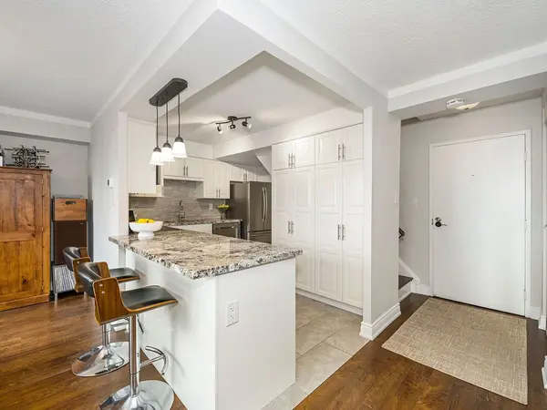 1300 Marlborough CT #534, Oakville, ON L6H 2S2